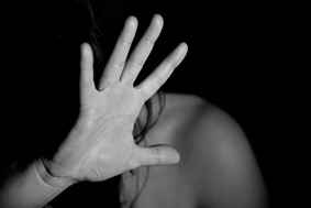 Ενδοοικογενειακή βία: 141 περιστατικά σε 24 ώρες στη χώρα - 7 στη Θεσσαλία 